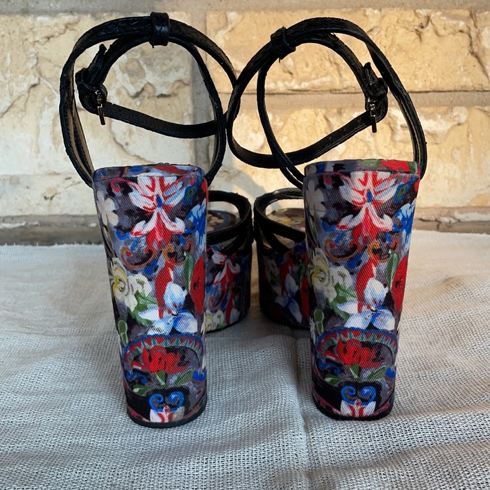 (SOLD) Alice & Olivia floral Wedge sandals Size 35 Rare - Picture 10 of 15